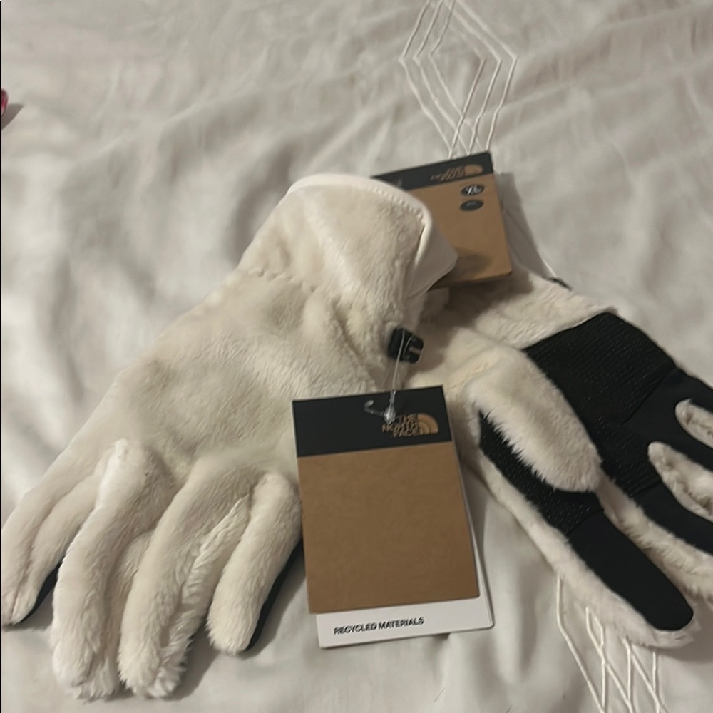 The North Face Cream Fleece Gloves